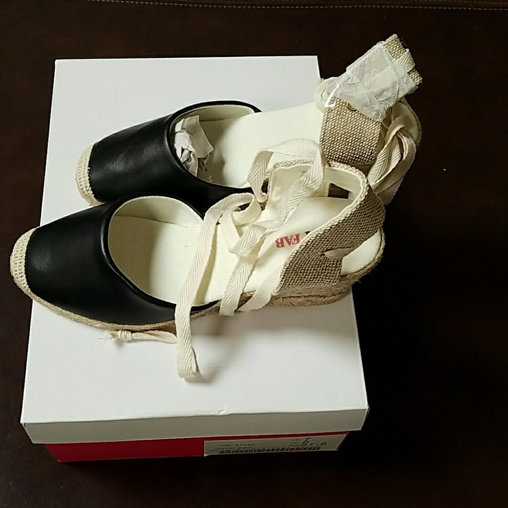 Final reduction Black wedge sandals